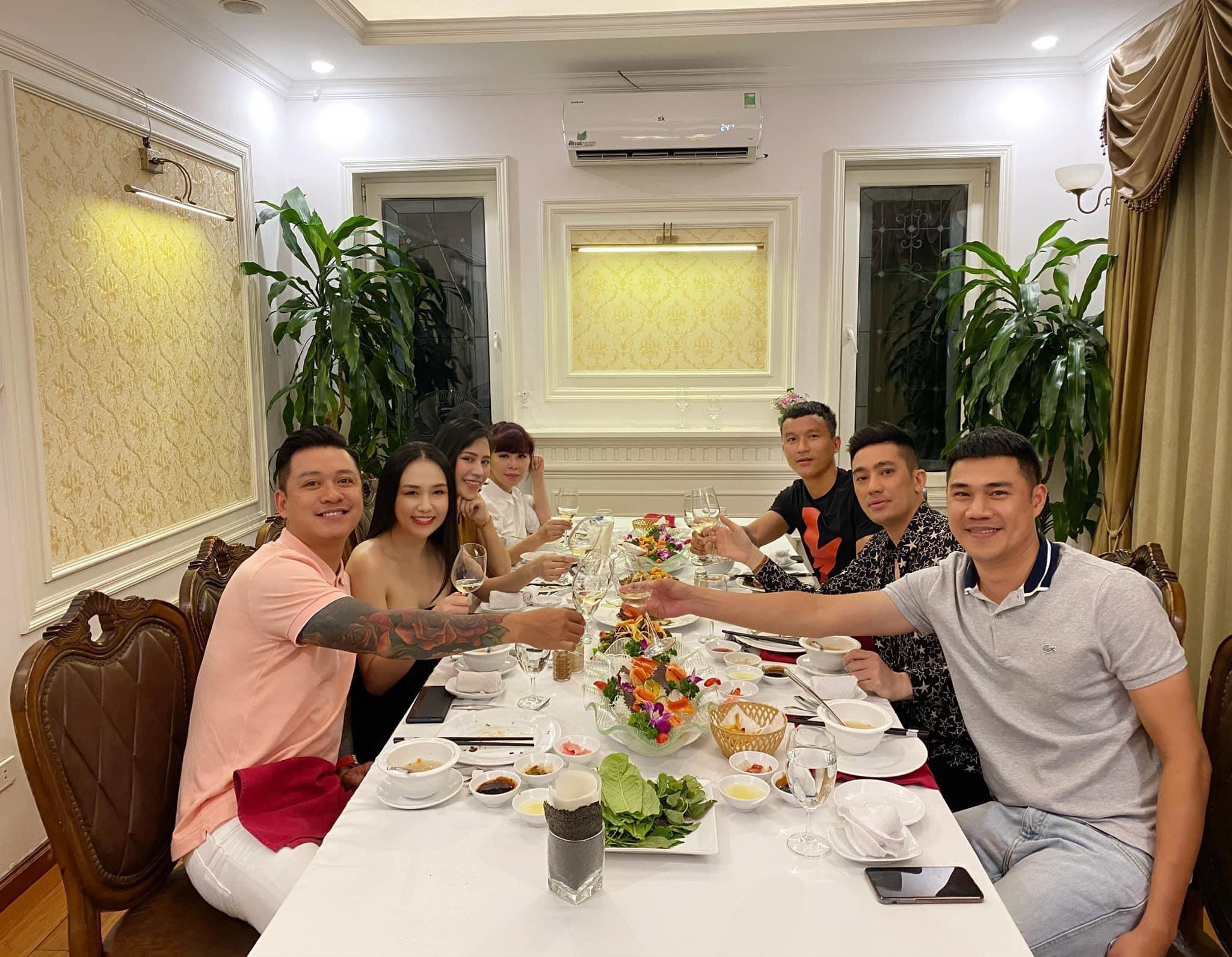 Nhà Hàng Tôm Hùm