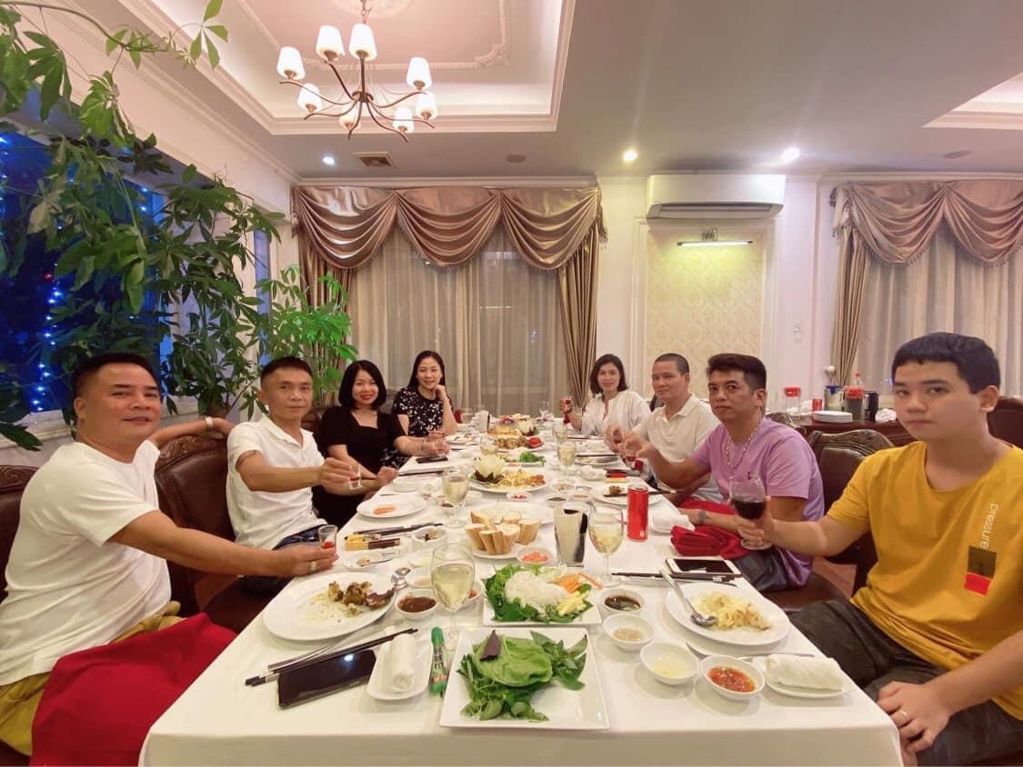 Nhà Hàng Tôm Hùm