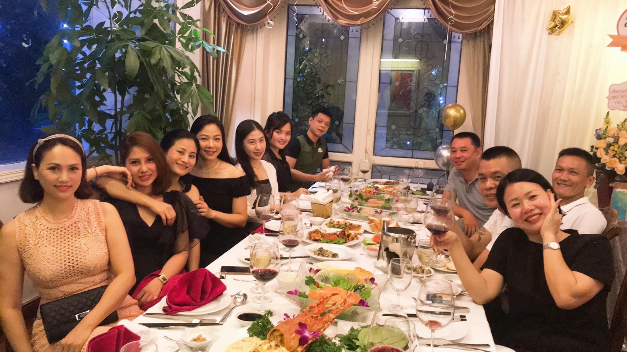 Nhà Hàng Tôm Hùm