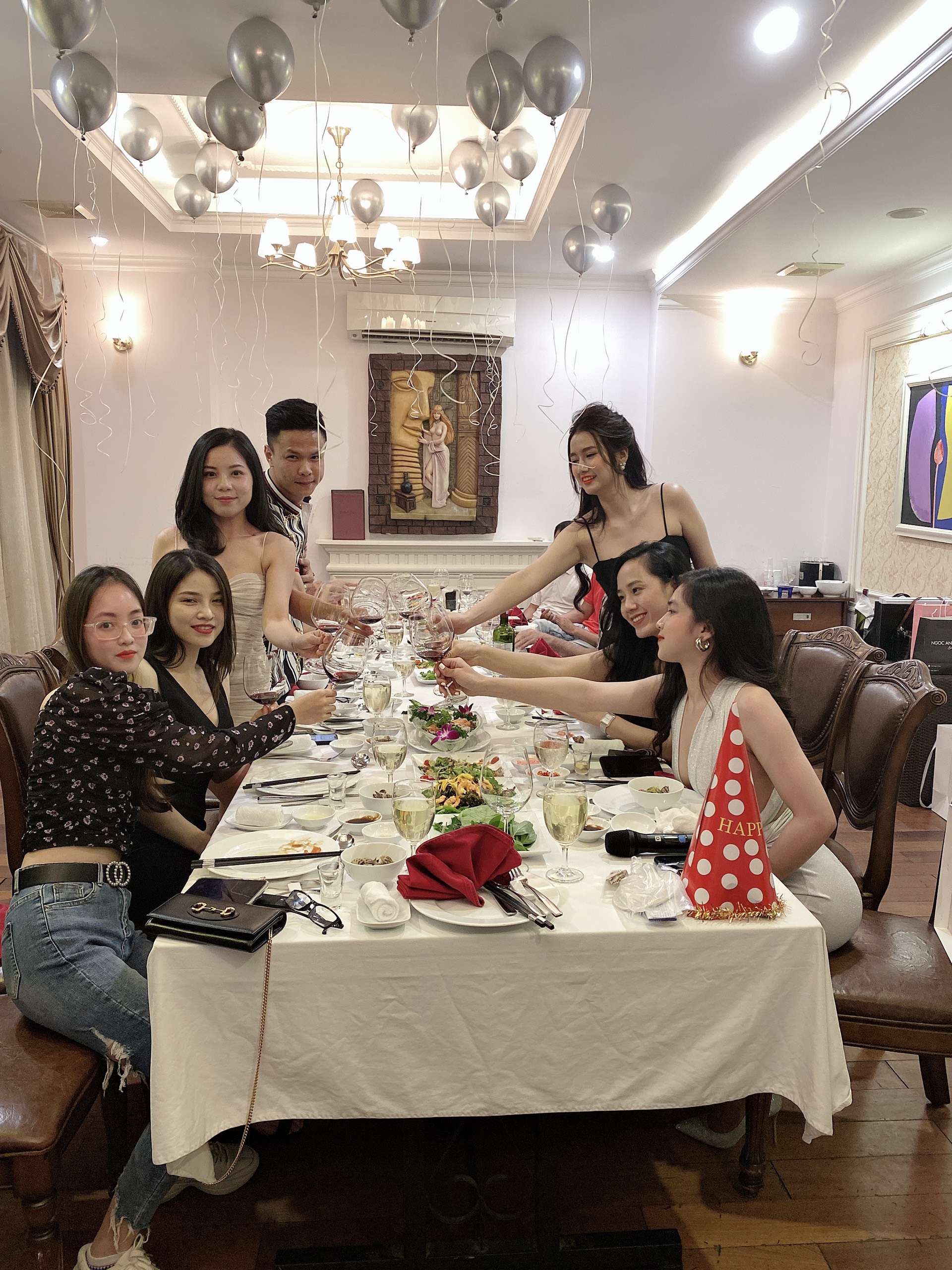 Nhà Hàng Tôm Hùm