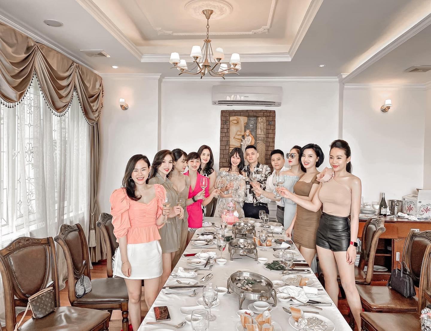 Nhà Hàng Tôm Hùm